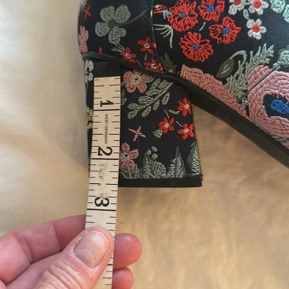 Floral Embroidered Ankle Boots Size 8 - Picture 4 of 6